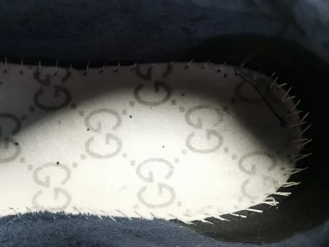 Gucci Rhyton Monogram White and Navy chaussures lifestyle 3