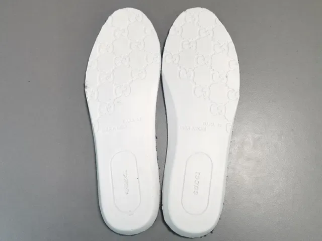 Gucci Rhyton Monogram White and Navy chaussures lifestyle 4