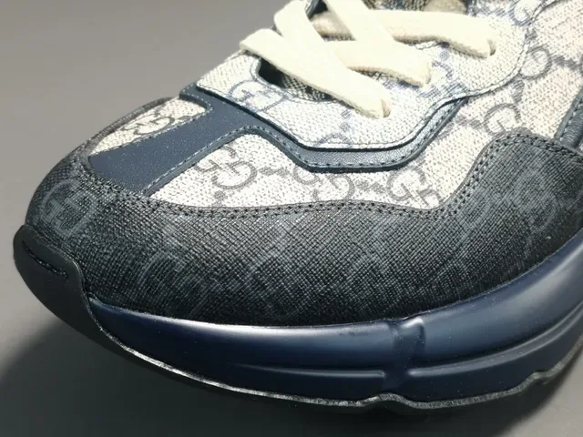 Gucci Rhyton Monogram White and Navy chaussures lifestyle 6