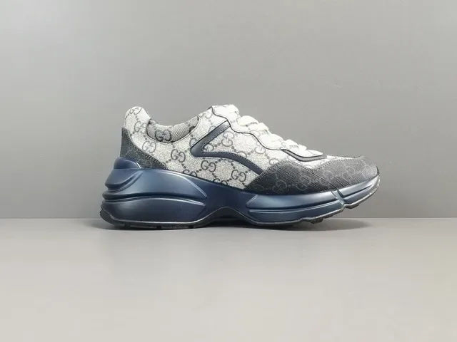 Gucci Rhyton Monogram White and Navy chaussures lifestyle 14