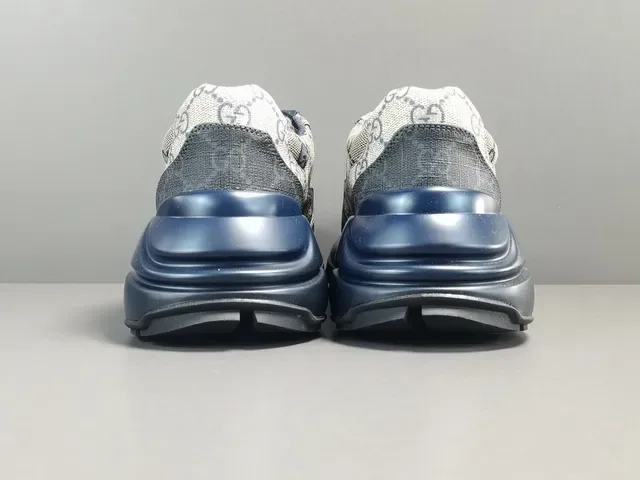 Gucci Rhyton Monogram White and Navy chaussures lifestyle 16