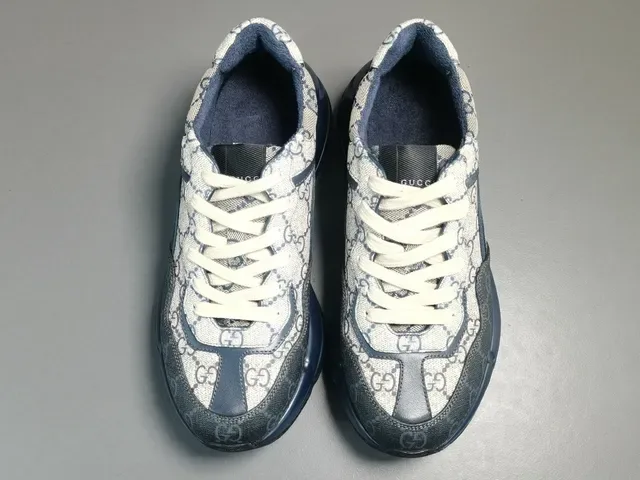 Gucci Rhyton Monogram White and Navy chaussures lifestyle 18