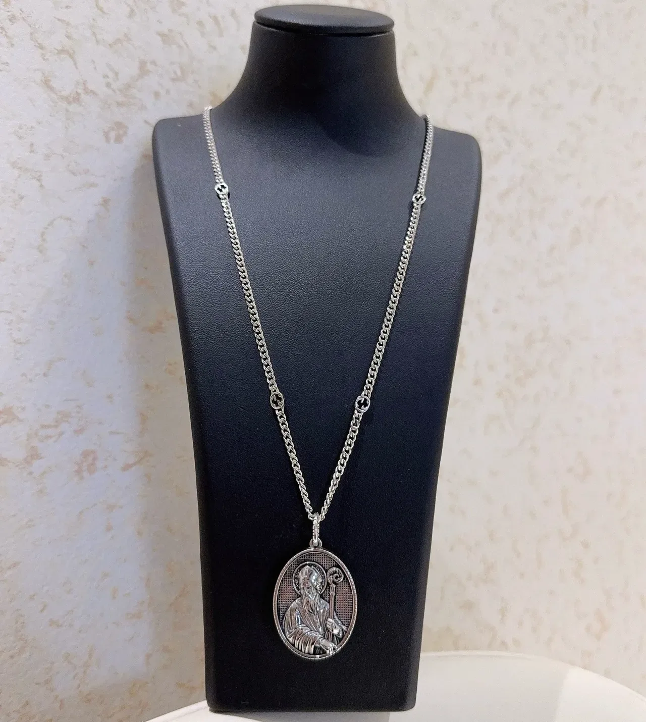 Gucci Saint Medallion Silver-Tone Oval Pendant Necklace 7