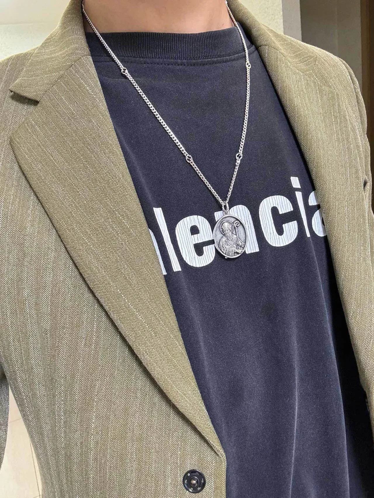 Gucci Saint Medallion Silver-Tone Oval Pendant Necklace 8