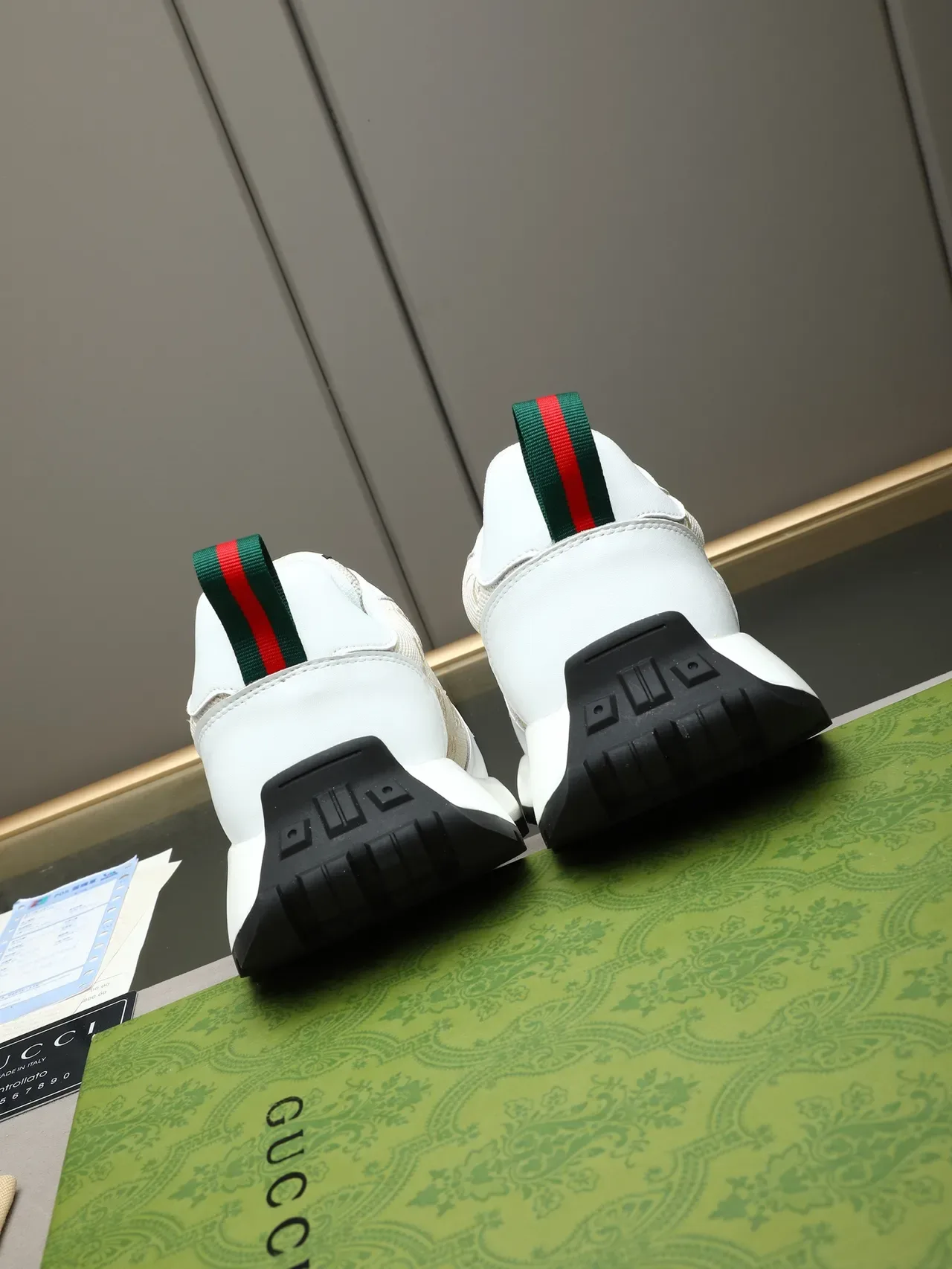 Gucci Screener Blanc et Beige GG Monogram Sneakers Lifestyle 3