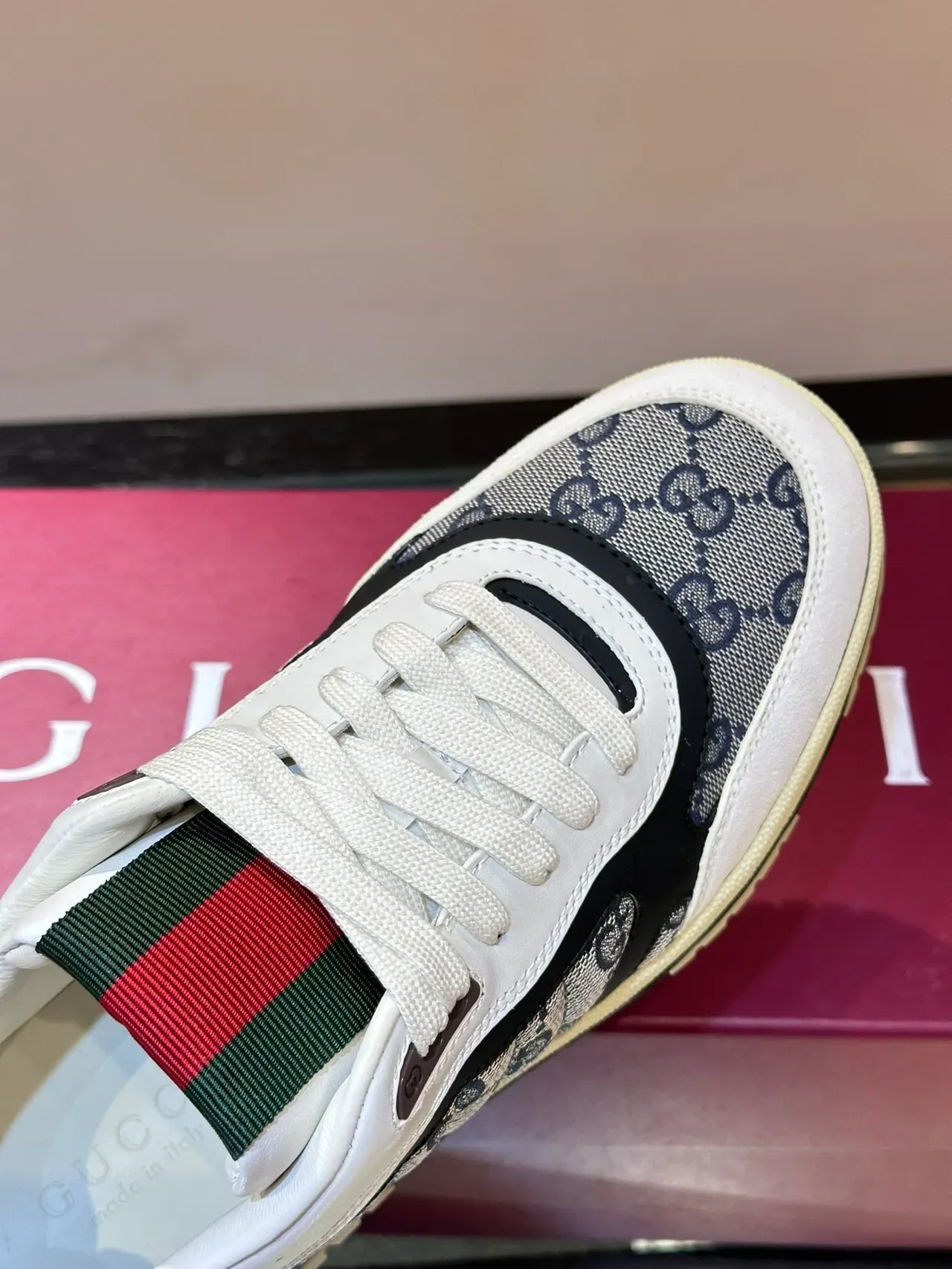 Gucci Screener Blanc Navy GG Monogram Sneakers Lifestyle 3