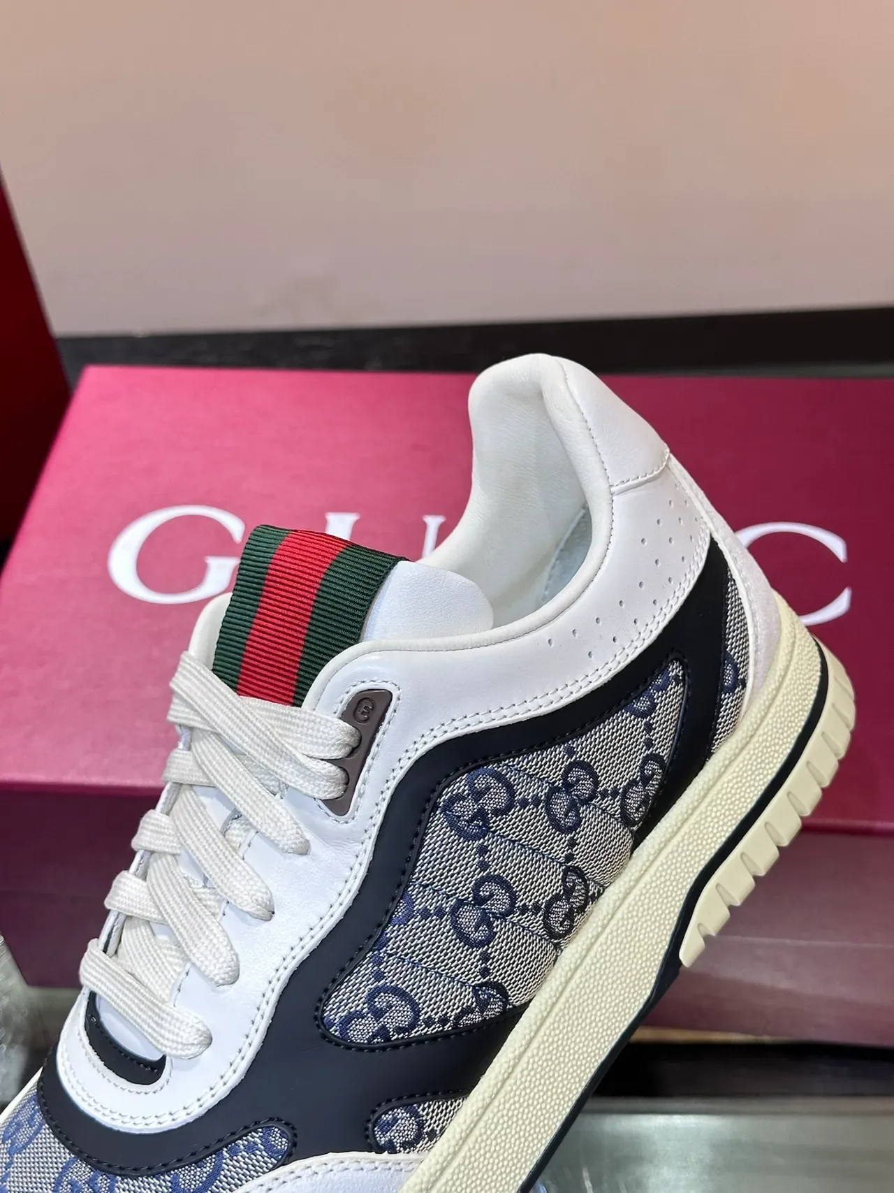 Gucci Screener Blanc Navy GG Monogram Sneakers Lifestyle 4