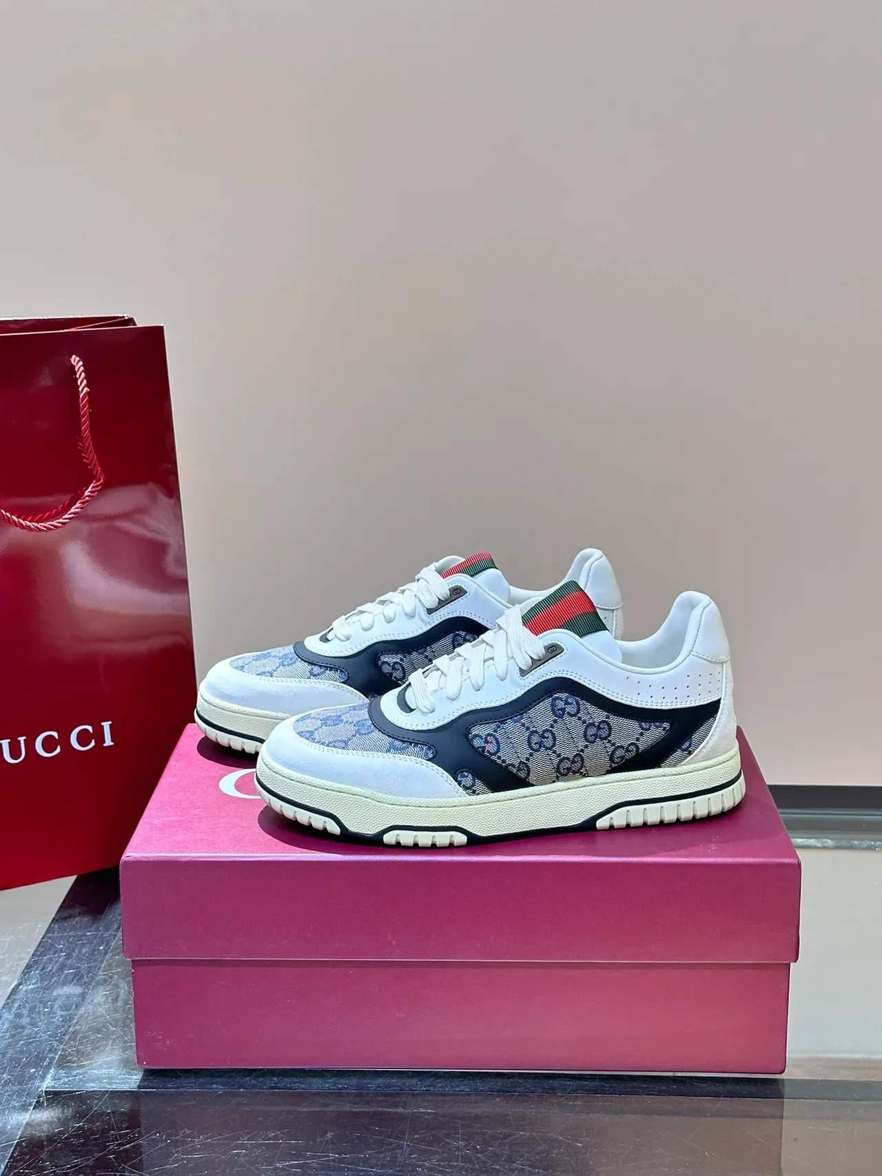 Gucci Screener Blanc Navy GG Monogram Sneakers Lifestyle 5