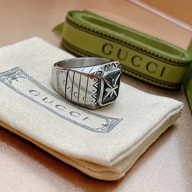 Gucci Silver Black Signet-Style Geometric Border Ring 2