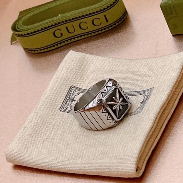 Gucci Silver Black Signet-Style Geometric Border Ring 4