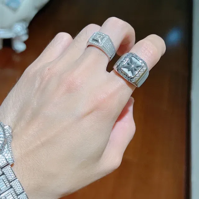 Gucci Silver Black Signet-Style Geometric Border Ring 5