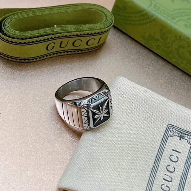Gucci Silver Black Signet-Style Geometric Border Ring 6