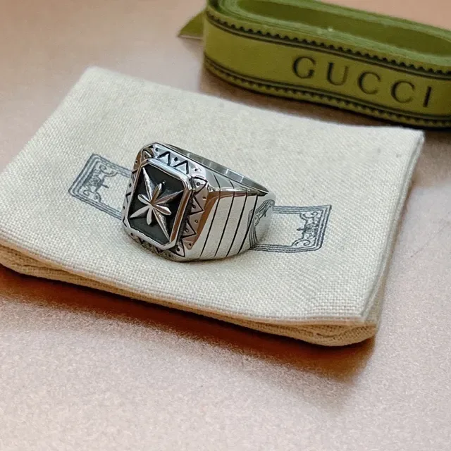 Gucci Silver Black Signet-Style Geometric Border Ring 7
