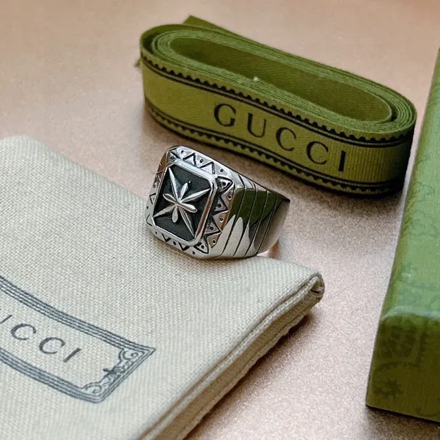 Gucci Silver Black Signet-Style Geometric Border Ring 9
