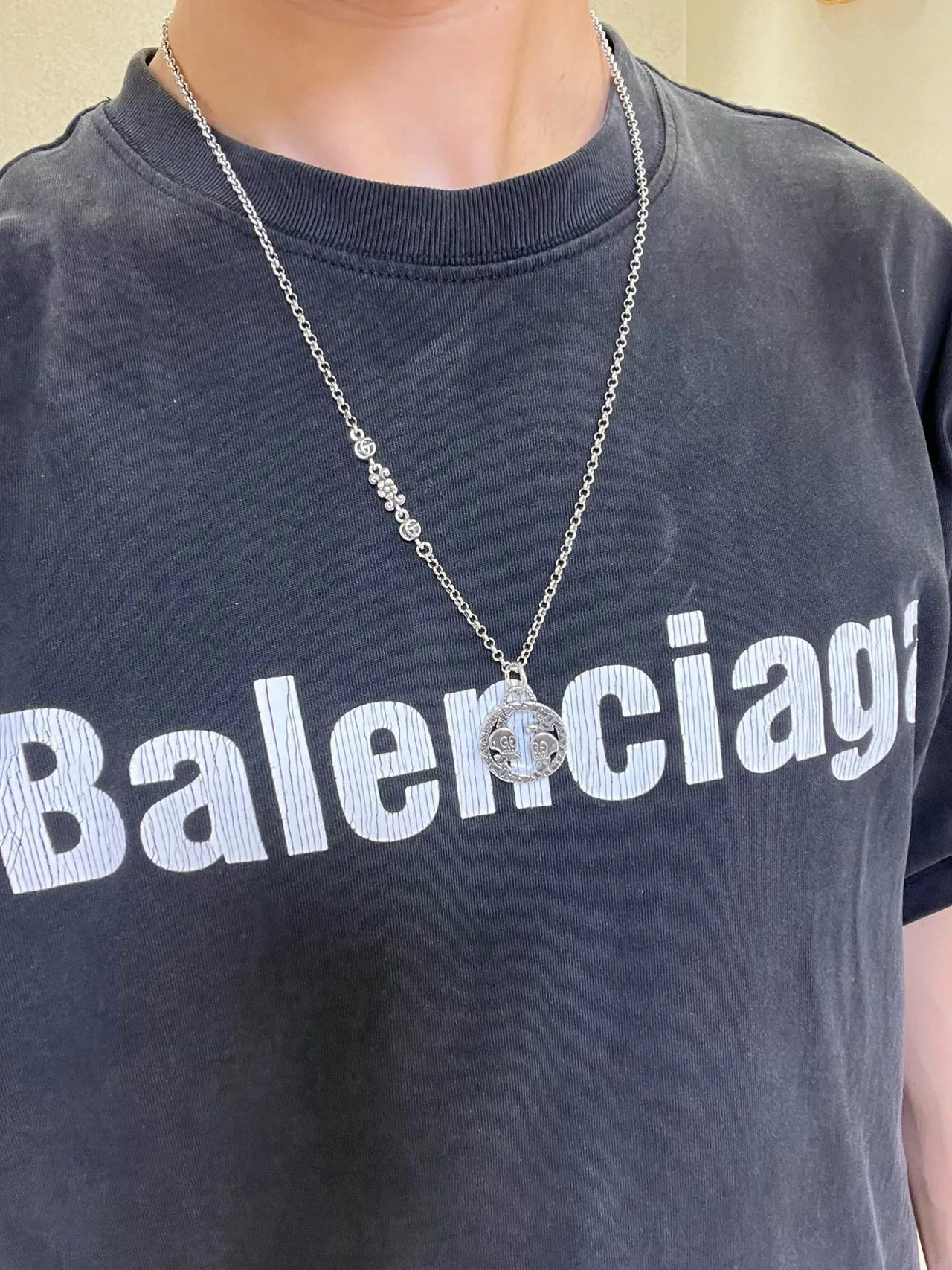 Gucci Silver Chain Circular Pendant Necklace 2