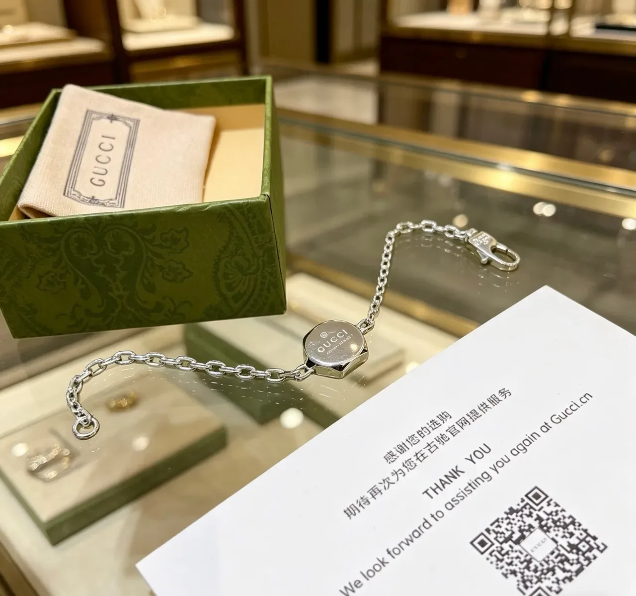 Gucci Silver Chain-Link Circular Engraved Medallion Bracelet 7