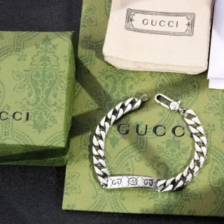 Gucci Silver Green Curb Chain Engraved GG Plaque Bracelet
