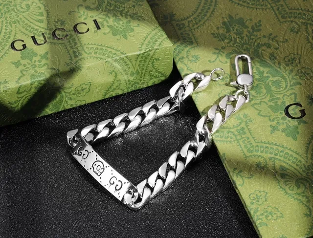 Gucci Silver Green Curb Chain Engraved GG Plaque Bracelet 3