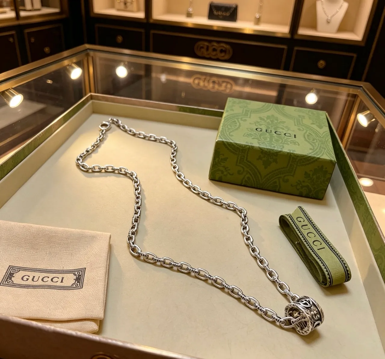 Gucci Silver Green Heavy Oxidized-Link Chain Engraved Interlocking GG Pendant Necklace 8