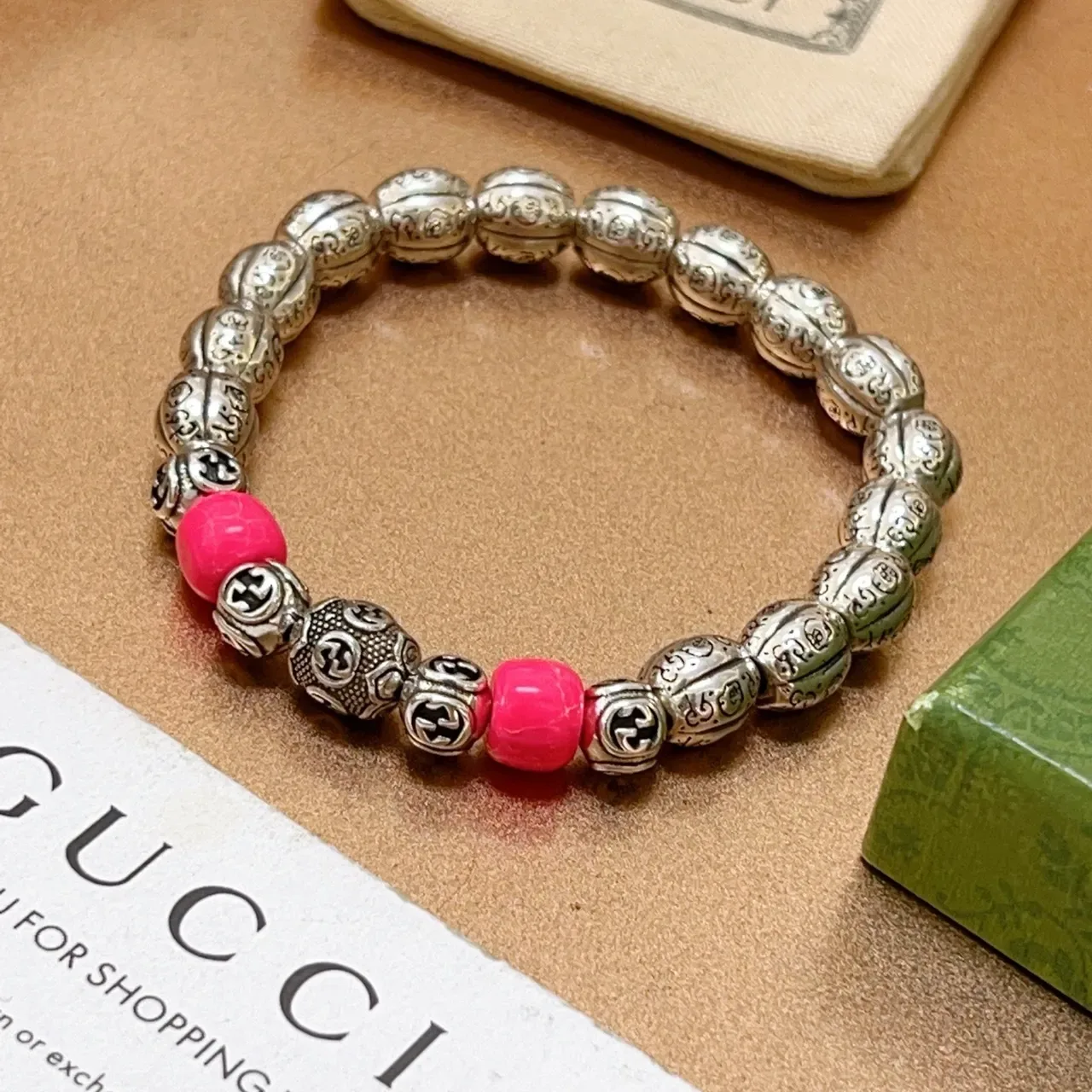 Gucci Prata e Rosa Miçangas Gravadas Ornadas Interlocking G Motifs Pulseira 2