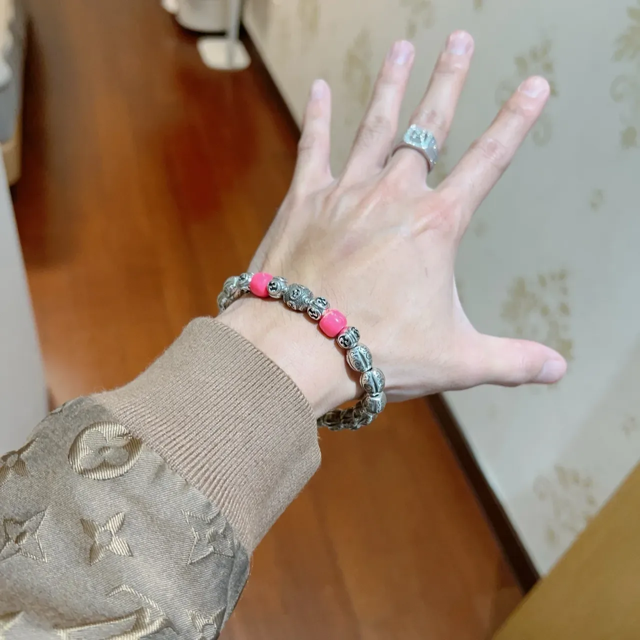 Gucci Prata e Rosa Miçangas Gravadas Ornadas Interlocking G Motifs Pulseira 8
