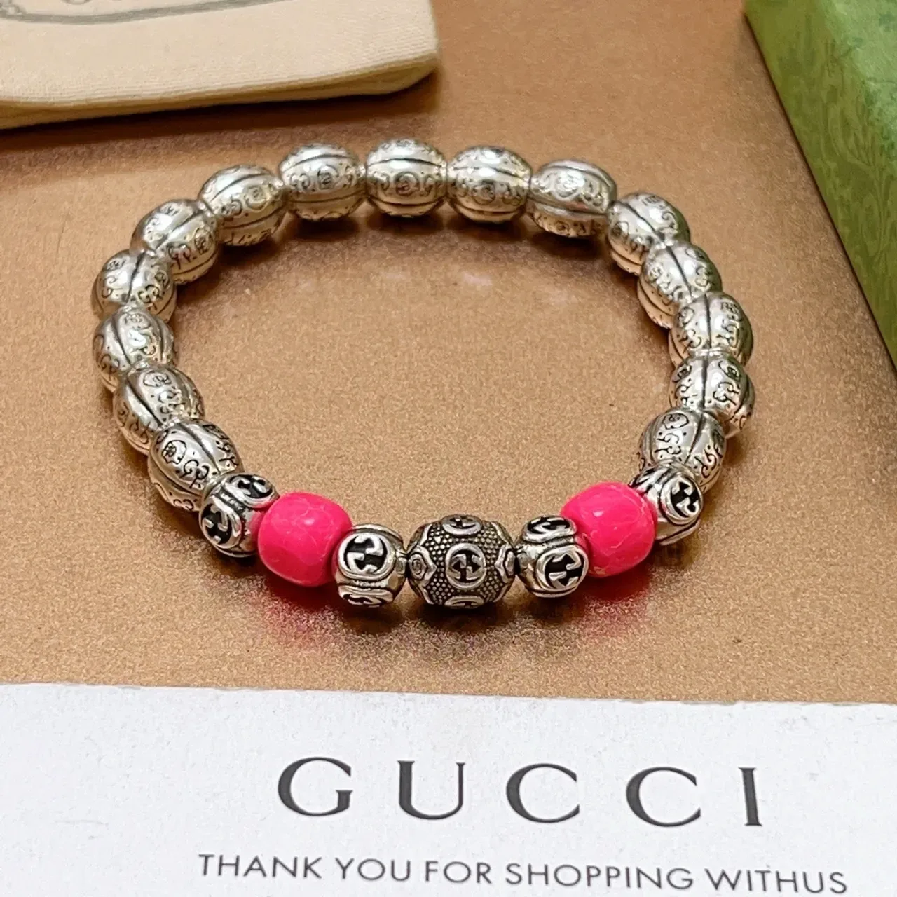 Gucci Prata e Rosa Miçangas Gravadas Ornadas Interlocking G Motifs Pulseira 9