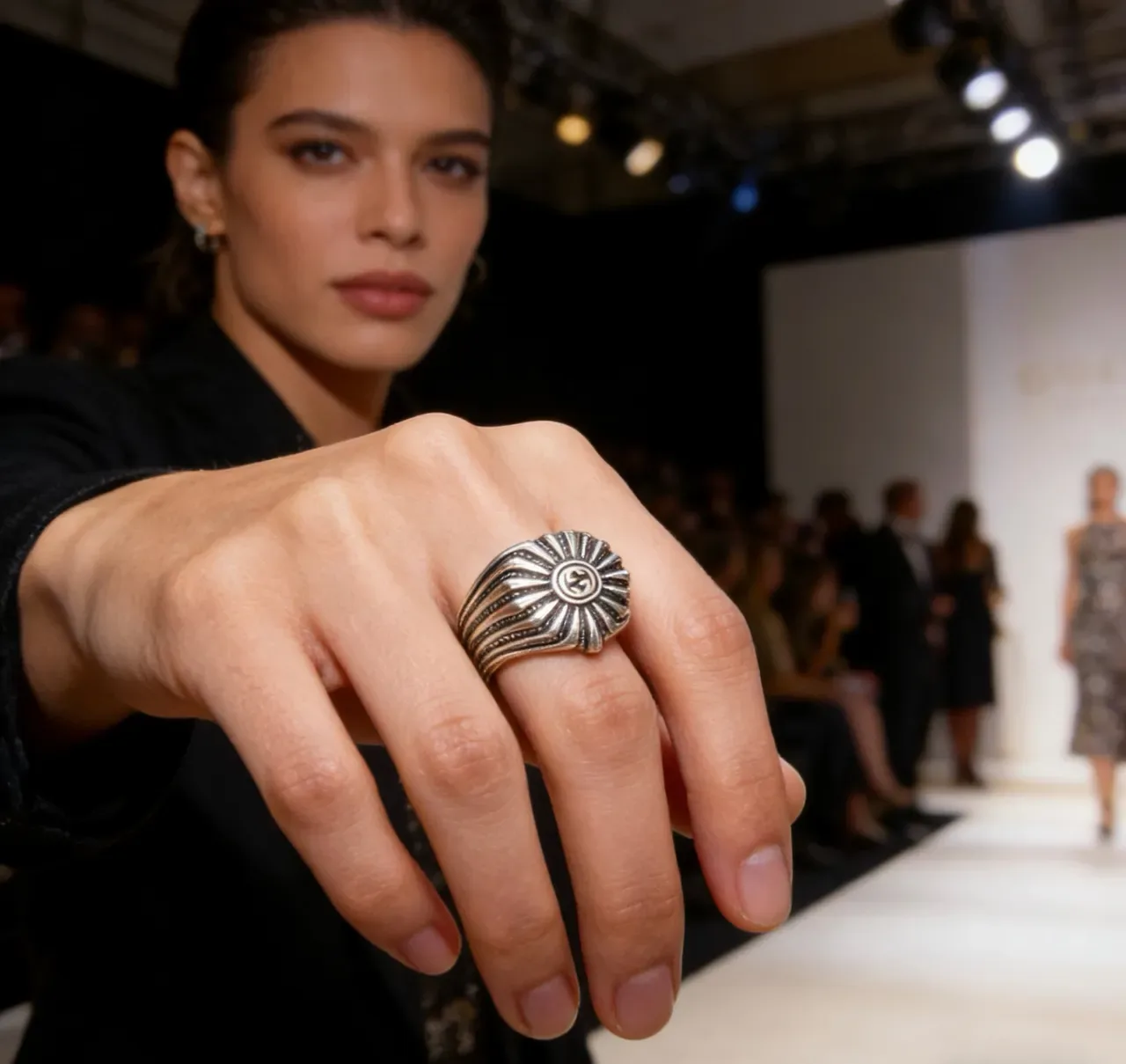Gucci Sunburst Interlocking G Silver and Black Ring 2