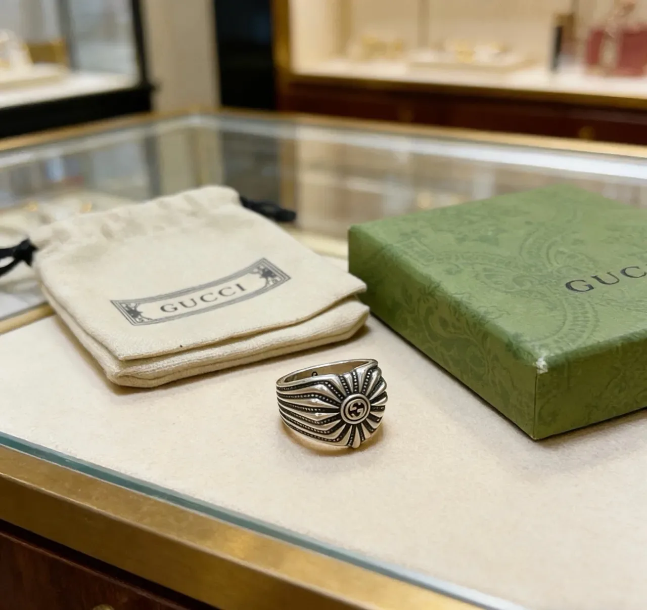 Gucci Sunburst Interlocking G Silver and Black Ring 4