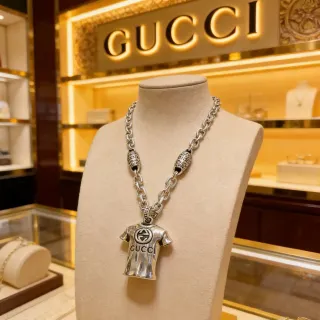 Gucci T-Shirt Pendant Silver Chunky Link Chain Necklace