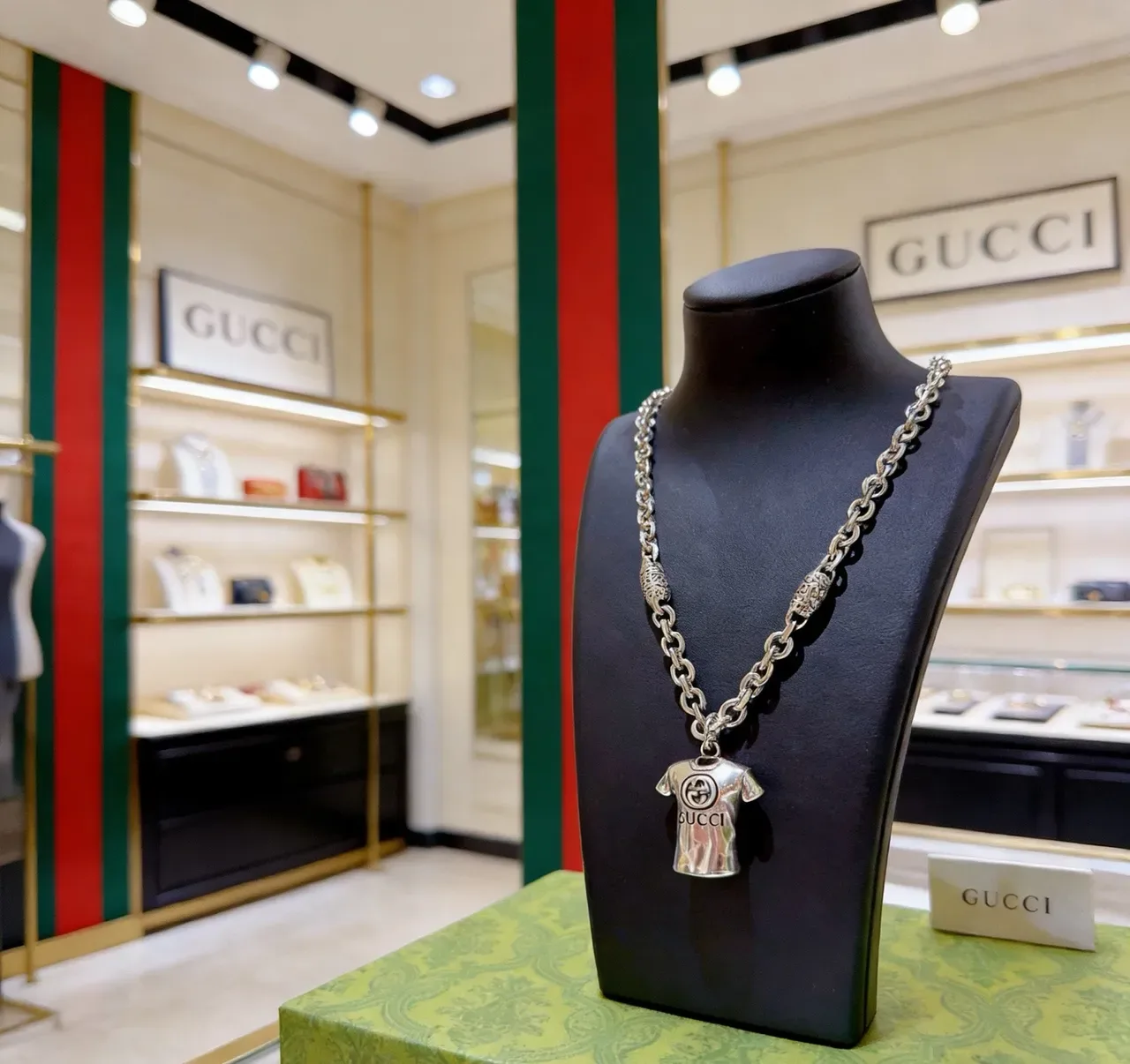 Gucci T-Shirt Pendant Silver Chunky Link Chain Necklace 2