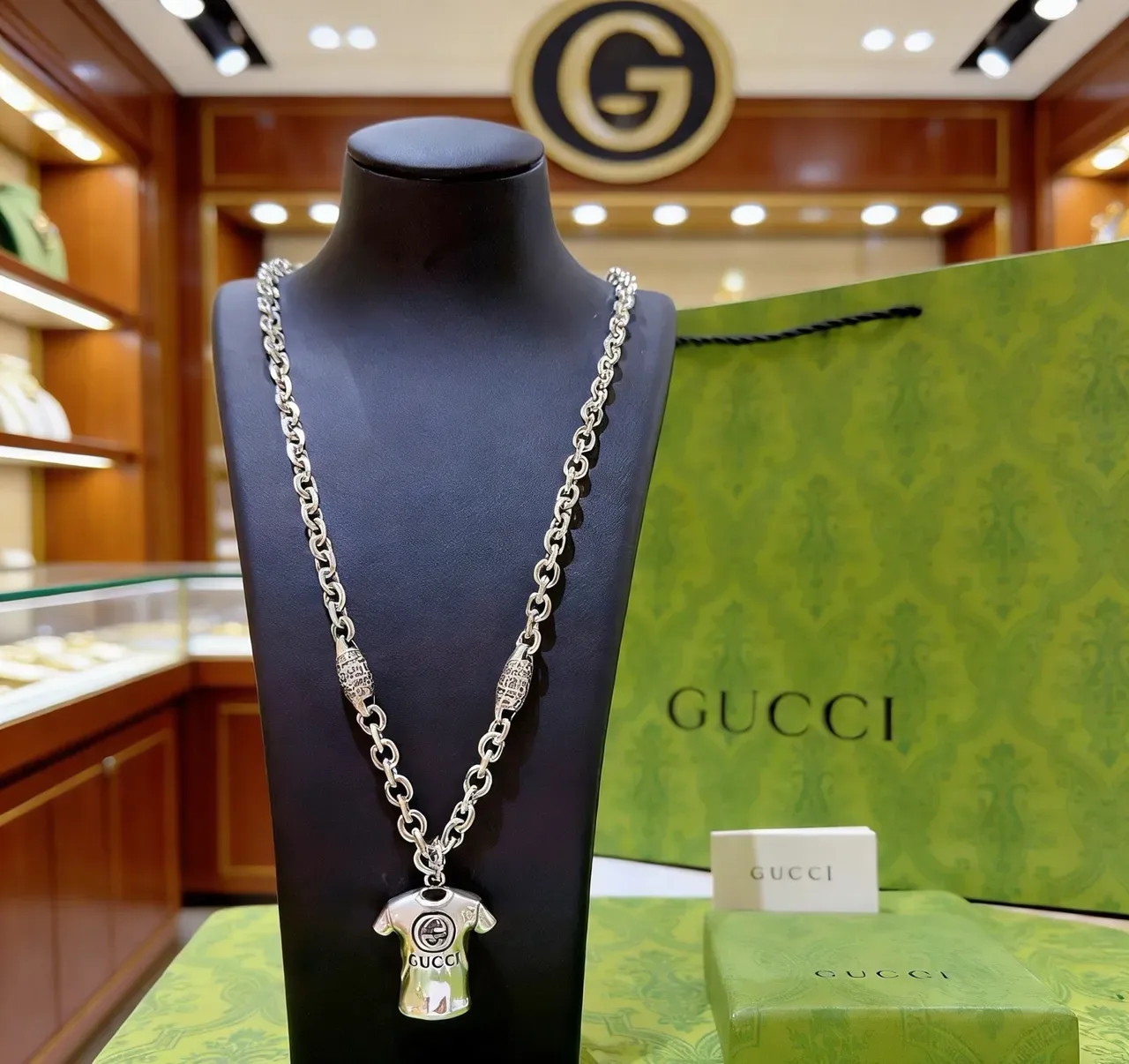 Gucci T-Shirt Pendant Silver Chunky Link Chain Necklace 6