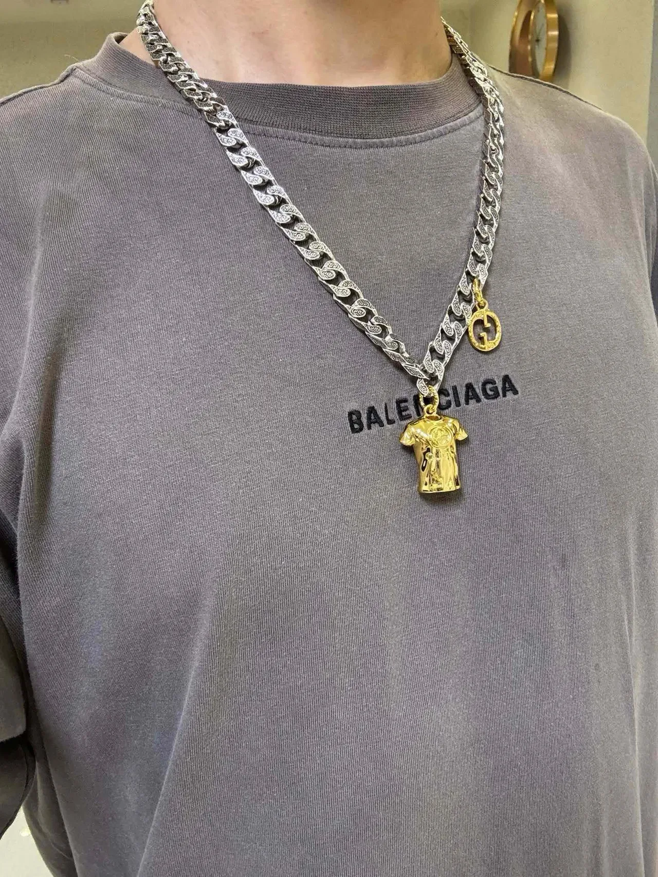 Gucci T-Shirt Silver Gold Ornate Curb Chain Pendant Necklace 2