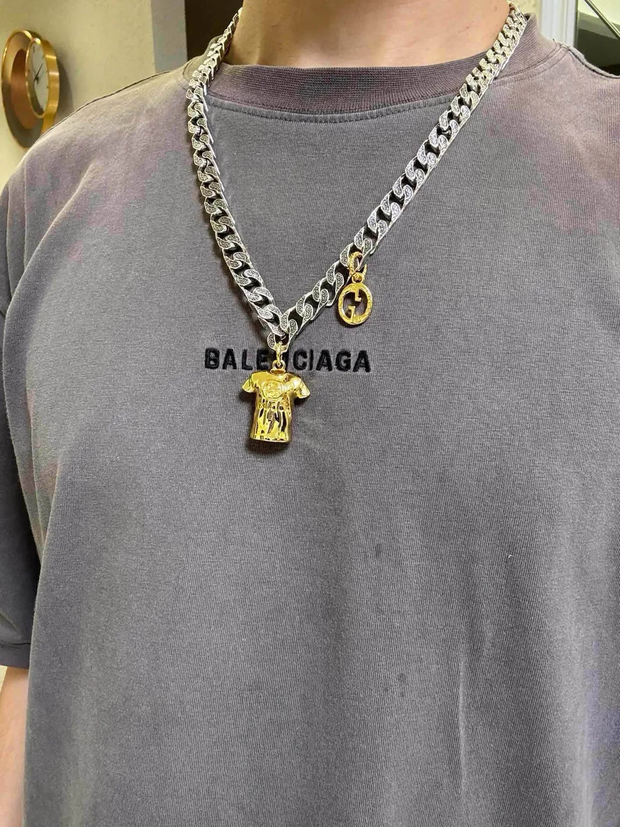 Gucci T-Shirt Silver Gold Ornate Curb Chain Pendant Necklace 4
