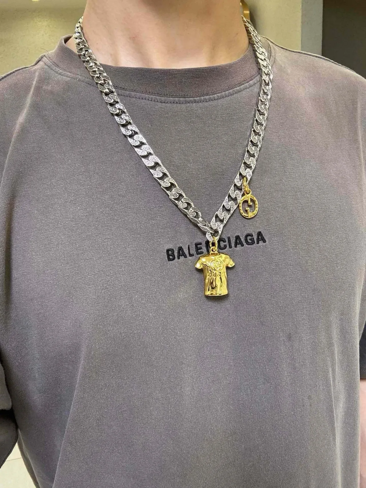 Gucci T-Shirt Silver Gold Ornate Curb Chain Pendant Necklace 8