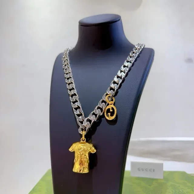 Gucci T-Shirt Silver Gold Ornate Curb Chain Pendant Necklace 9