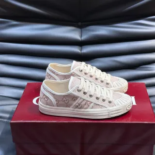 Gucci Tennis 1977 سينيكرز ستايل حياة باللون الوردي Monogram Canvas