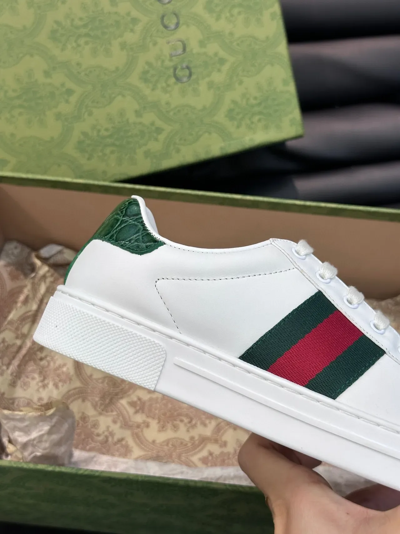 Gucci White Green Leather Upper Croc-Embossed Heel Tab Lifestyle Sneakers 7