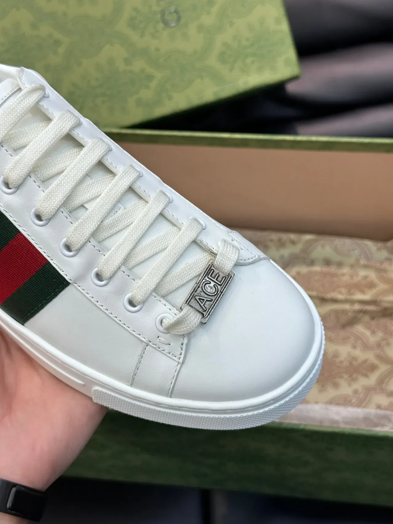 Gucci White Green Leather Upper Croc-Embossed Heel Tab Lifestyle Sneakers 8