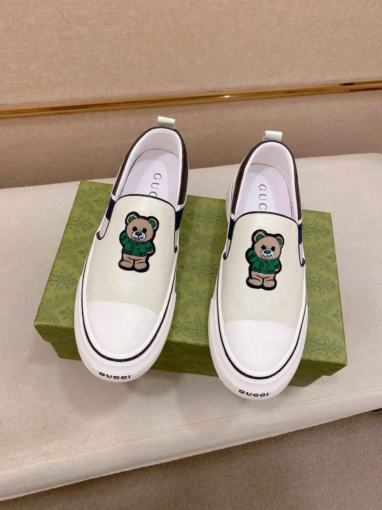 Gucci White Navy Slip-On Leather Loafer 5