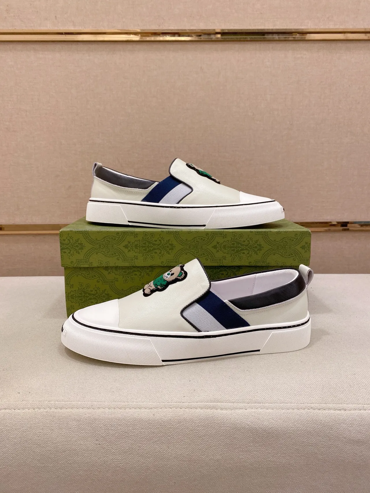 Gucci White Navy Slip-On Leather Loafer 6