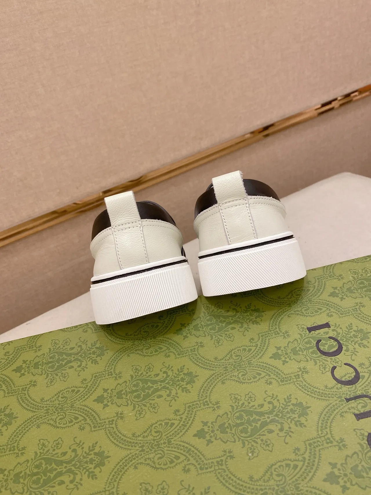 Gucci White Navy Slip-On Leather Loafer 8