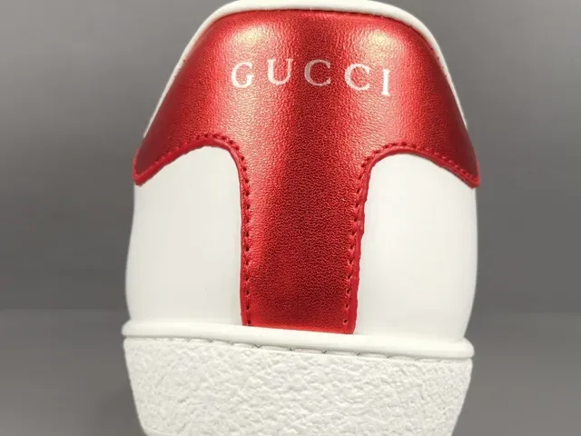 Gucci Blanc Rouge Cuir Supérieur Logo Imprimé Coté Lifestyle Sneakers 2