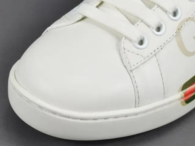 Gucci Blanc Rouge Cuir Supérieur Logo Imprimé Coté Lifestyle Sneakers 4