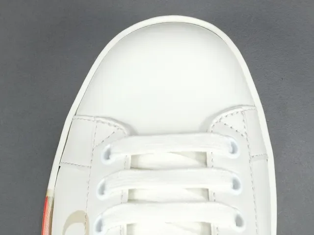 Gucci Blanc Rouge Cuir Supérieur Logo Imprimé Coté Lifestyle Sneakers 6