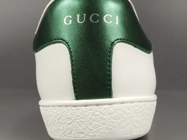 Gucci Blanc Rouge Cuir Supérieur Logo Imprimé Coté Lifestyle Sneakers 7