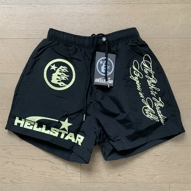 Hellstar ग्राफिक प्रिंट ब्लैक गोल्ड शॉर्ट्स 7