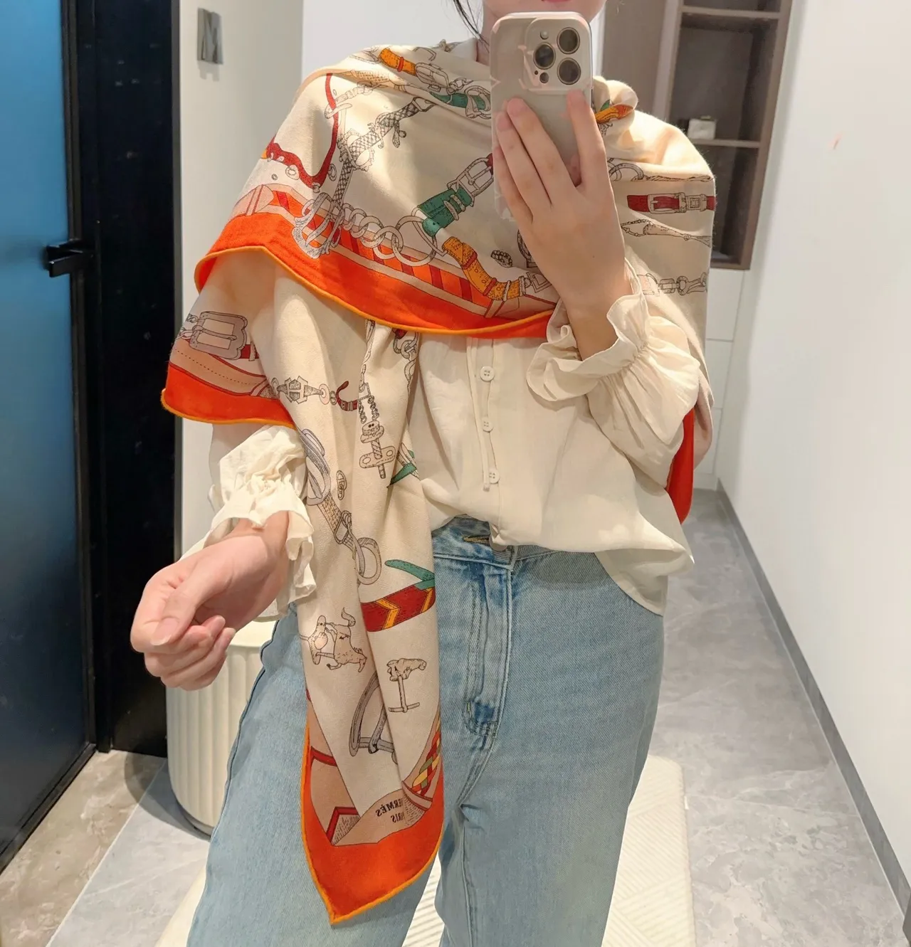 Hermès Attelage Beige Orange Équipement Équestre Imprimé Base Crème Écharpe de Soie 2