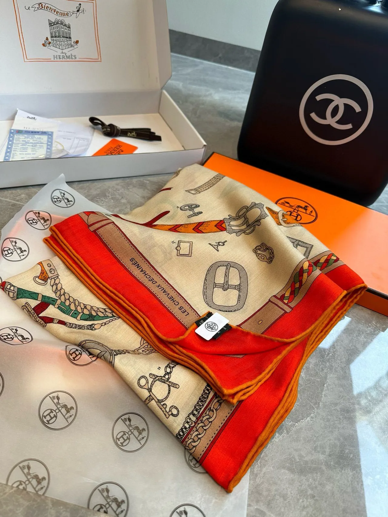 Hermès Attelage Beige Orange Équipement Équestre Imprimé Base Crème Écharpe de Soie 6