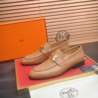 Hermès Cuero texturizado beige dorado tan con hebilla en forma de H loafer