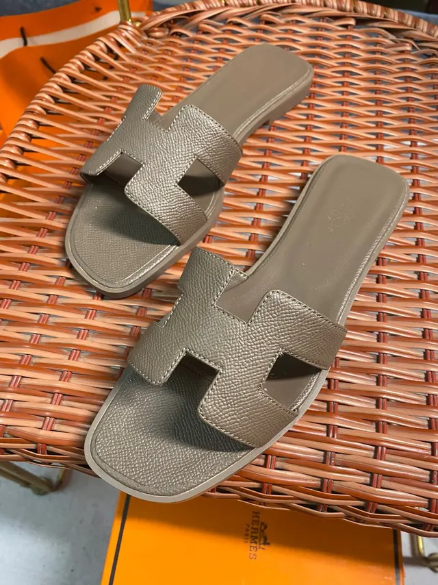 Hermès Beige H-Shaped Strap Flat Sole Slippers 6